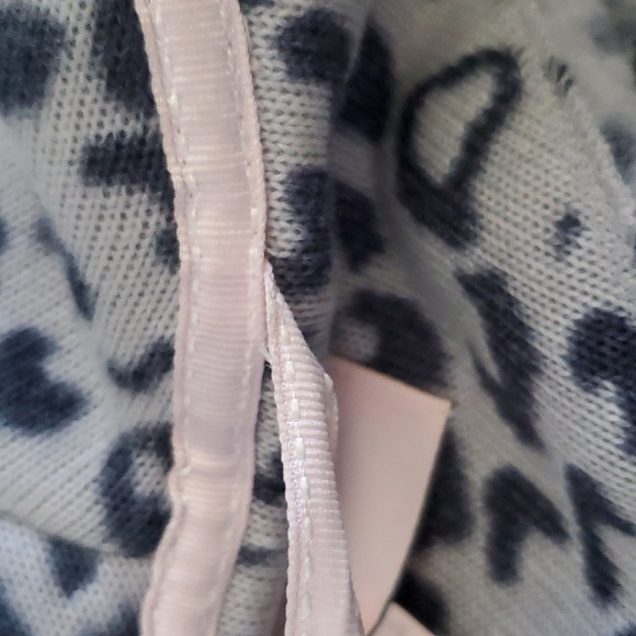 Victoria's Secret Robe - Picture 8 of 12